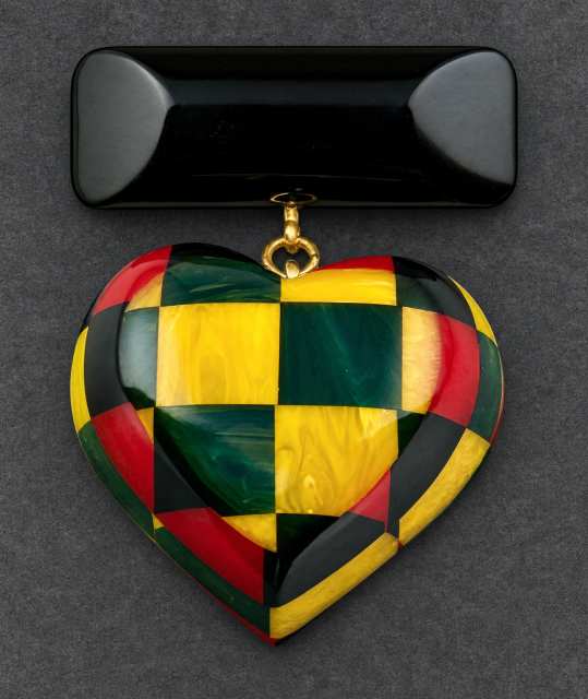 Shultz 4 layer checkerboard heart on bar pin